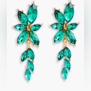 Gorgeous Neiman Marcus Green Crystal Flower Spray dangle earrings
